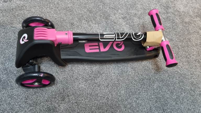 Evo cruiser scooter 3 wheels brand new