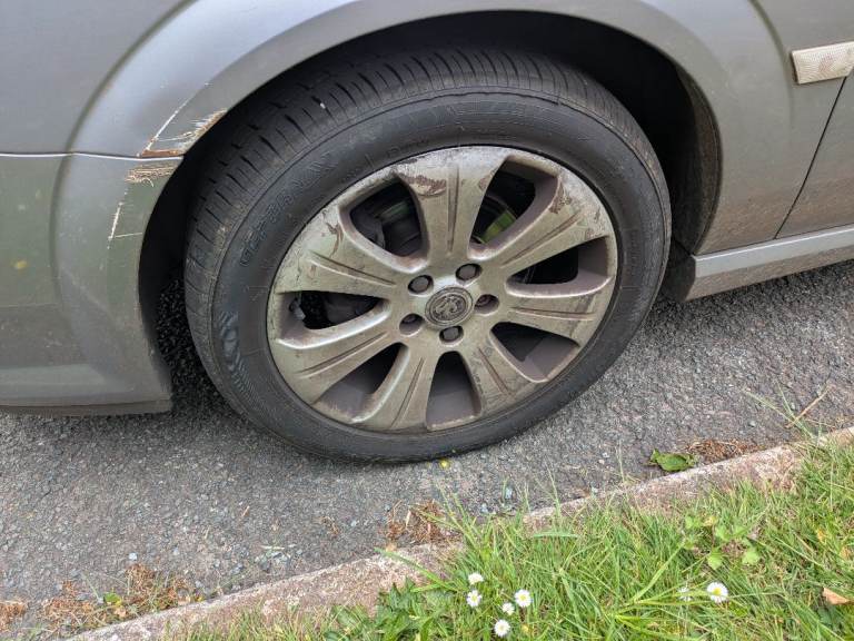 A complete set of 4 nearly new tyres for a Vectra C 1.9 on alloy rims.