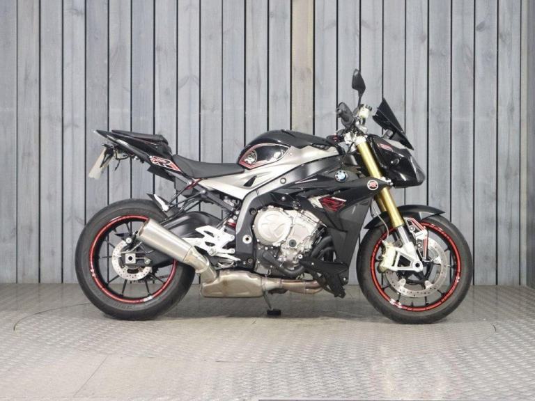 2016 11 BMW S 1000 R