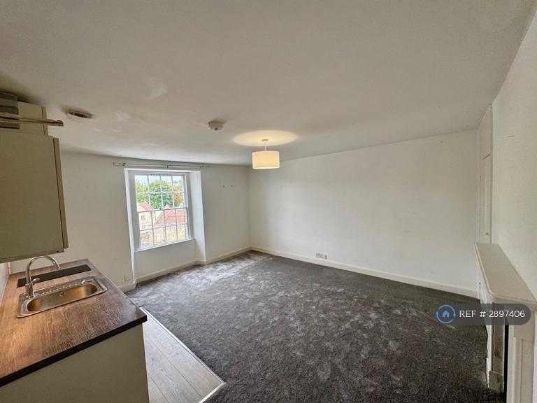Studio flat in St Margaret's Street, Bradford-On-Avon, BA15 (#2897406)