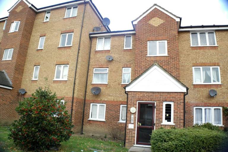 Beautiful fully refurbished one bedroom flat in Goodmayes (Express Drive)