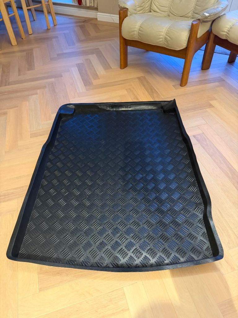 BMW 5 series saloon boot liner