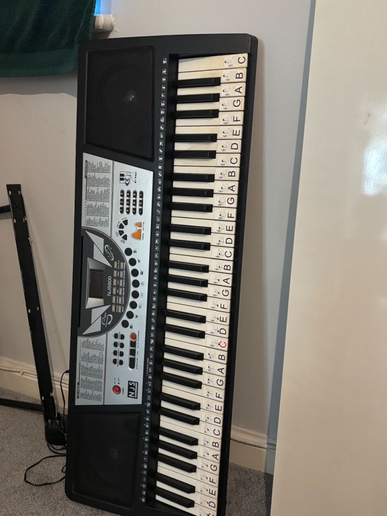 Electronic Keyboard with Key Stickers – Good Condition