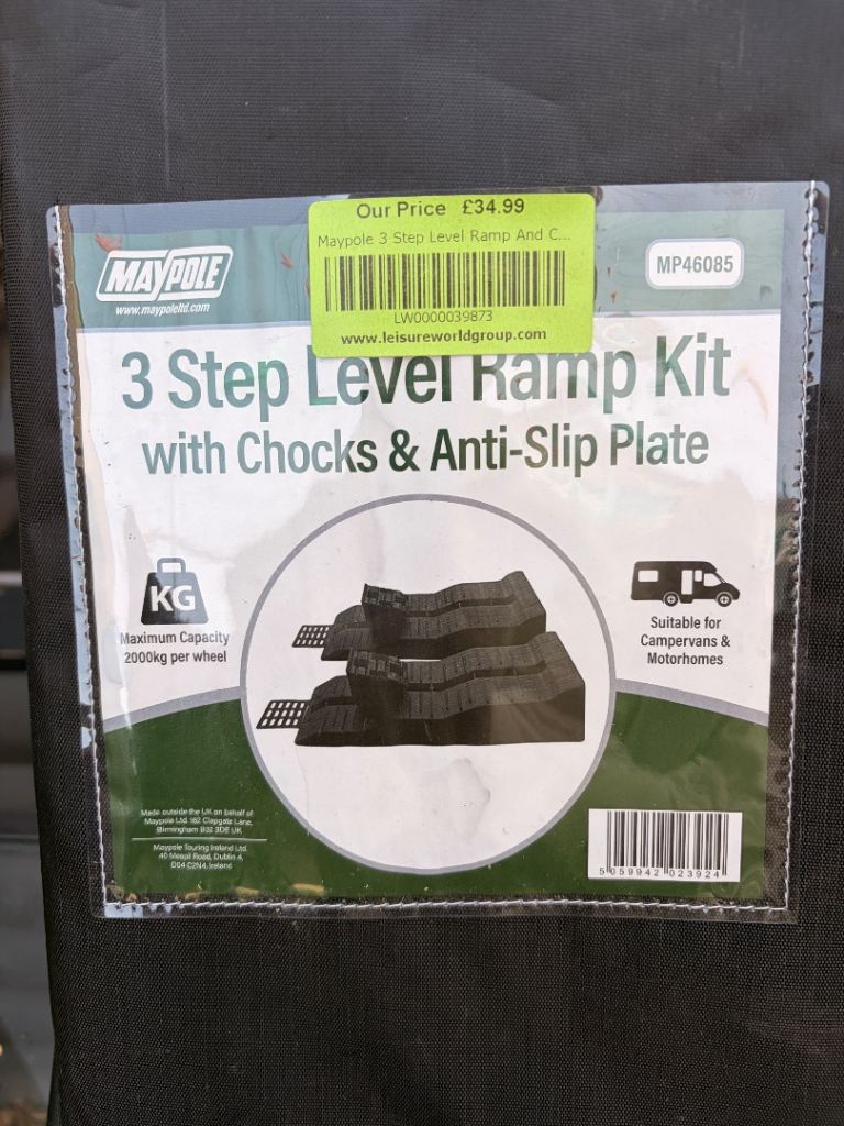 Motorhome/caravan levelling kit with chocks