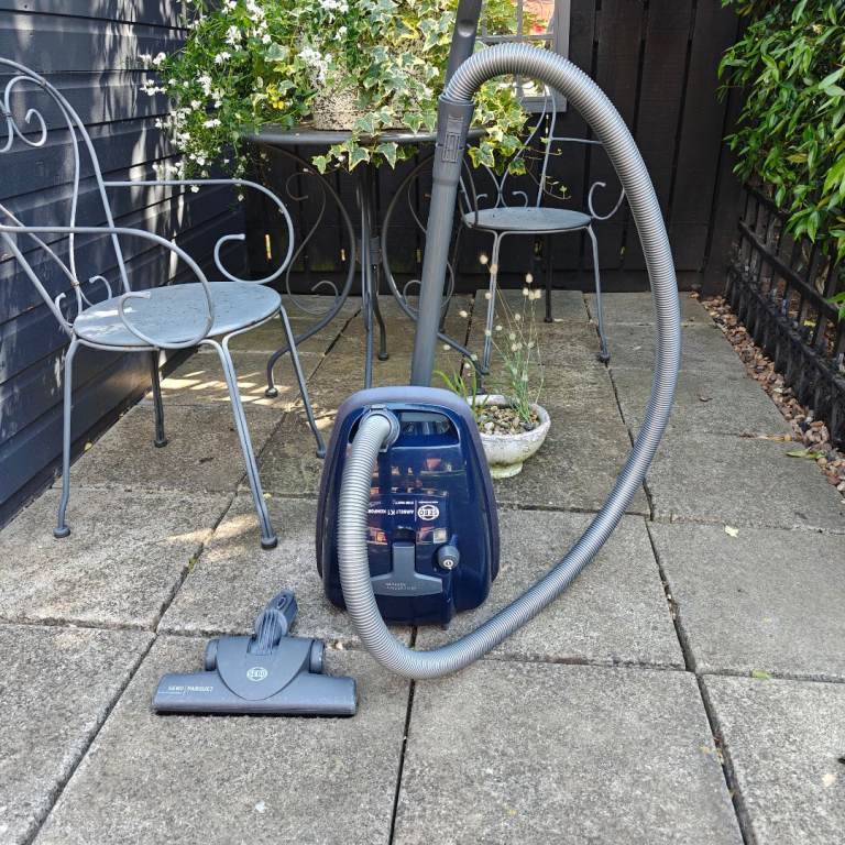 Sebo K1 Komfort Vacuum Cleaner - Navy Blue with 2100W Motor