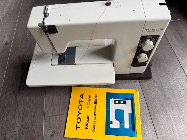 Toyota sewing machine 