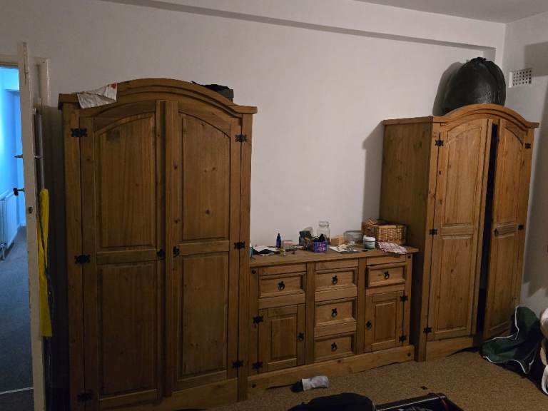 Wardrobe draws