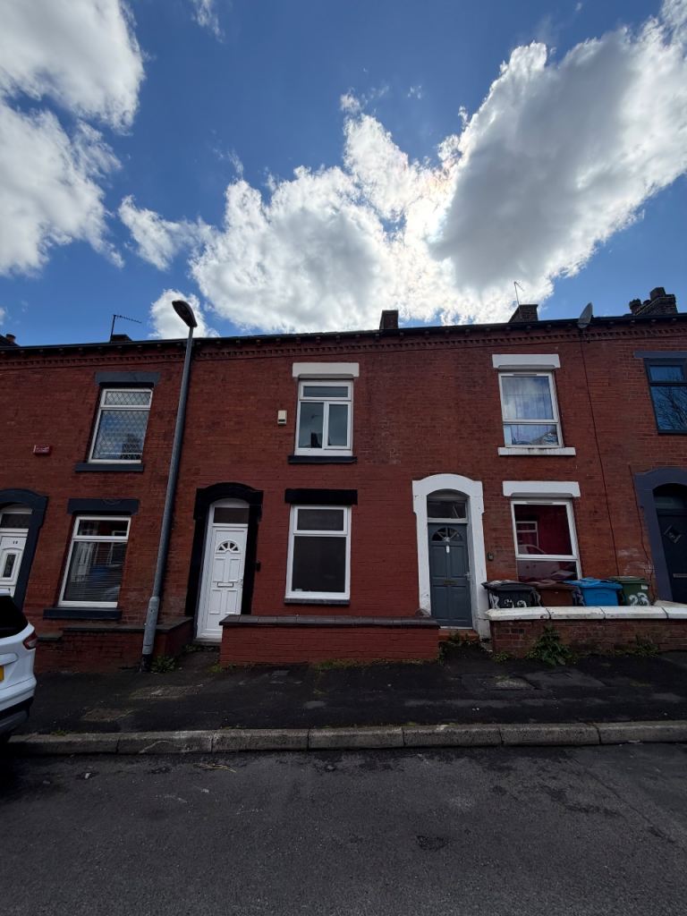     Modernised 2-Bedroom Terrace House – Must Be Viewed OL1 3RW