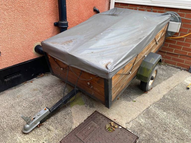 SMALL TRAILER 