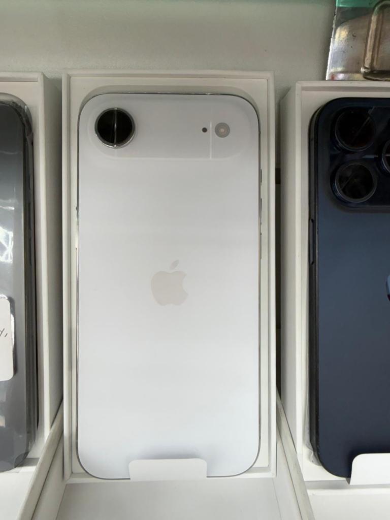 iPhone 17 Air BRAND NEW BOX ONE YEAR OFFICIAL WARRANTY 