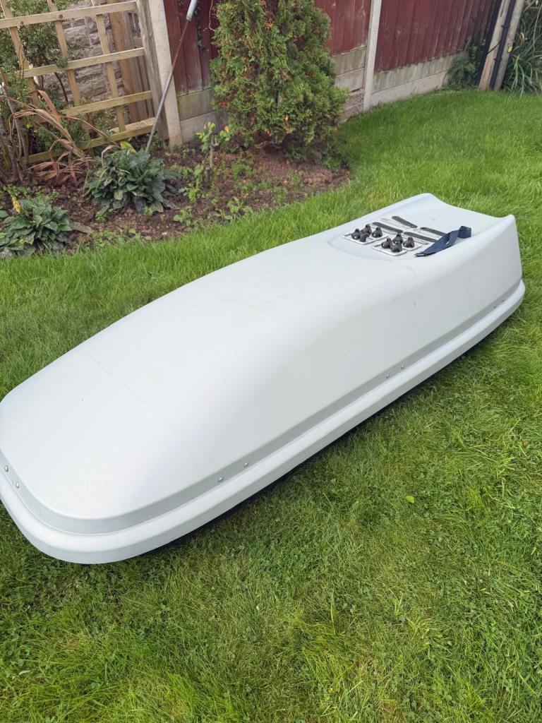 Roof box