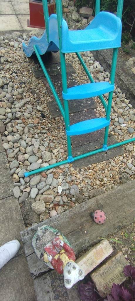 Kids garden slide (metal frame)