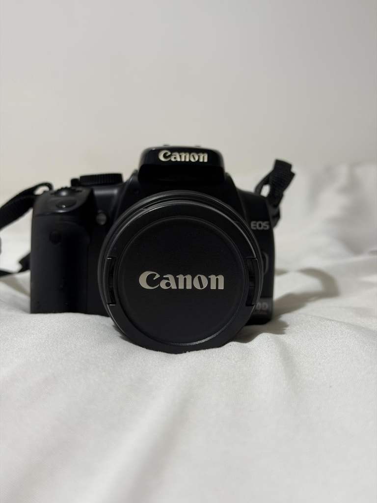 Canon EOS 400D 10.1 MP Digital SLR Camera - Black (Kit with EF-S 18-55mm Lens)