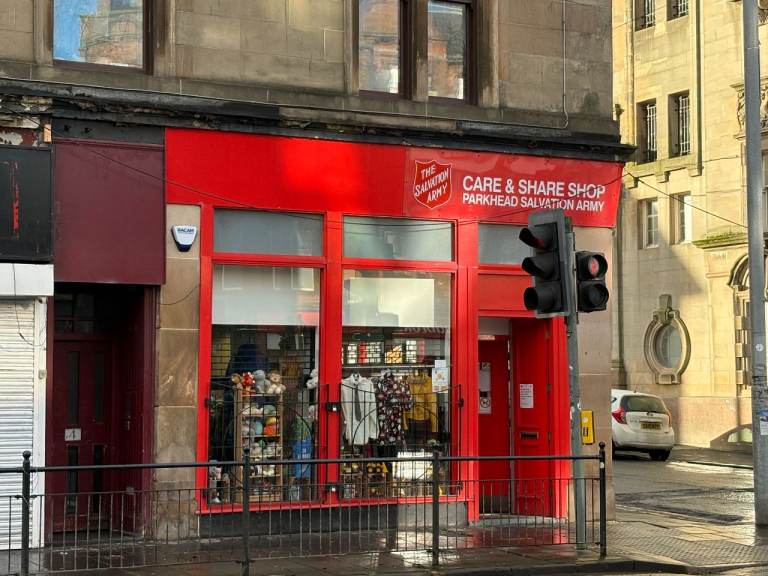 Shop unit to let, 2 Tollcross Road, 544 sq ft. 