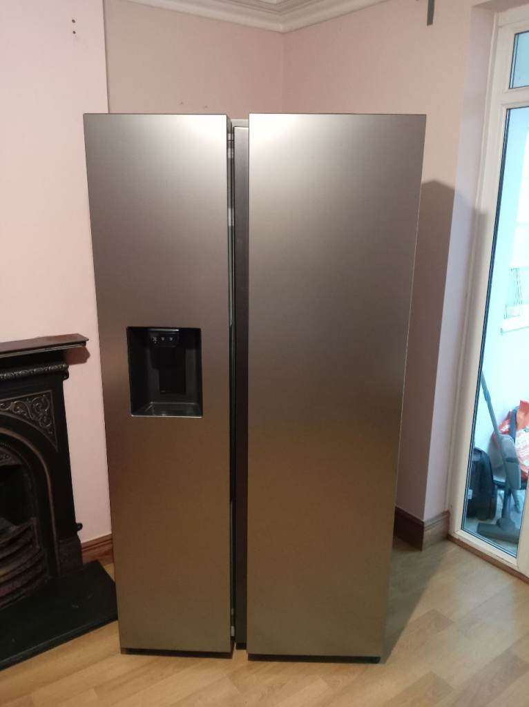 Massive Samsung American Fridge Freezer 640L - AS NEW Condition