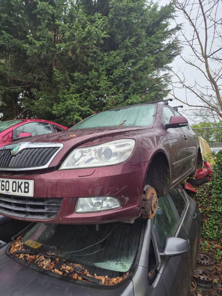 2010 SKODA OCTAVIA ESTATE 1.6 TDI BREAKING FOR PARTS