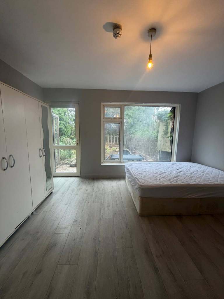 Studio Flat in London, Northolt, Greenford UB6 0SP