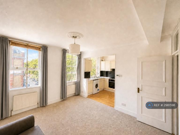 2 bedroom flat in Nevern Square, London, SW5 (2 bed) (#2981598)