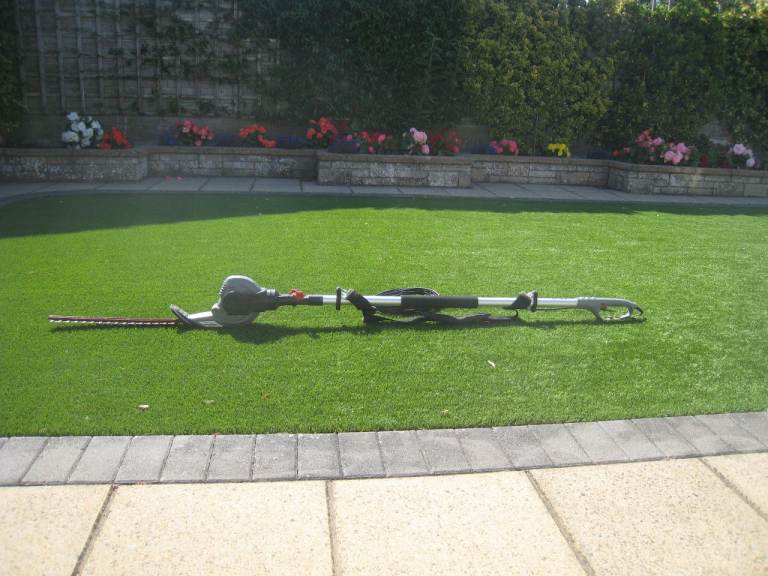 Long Reach Electric Hedge Trimmer – Good Condition