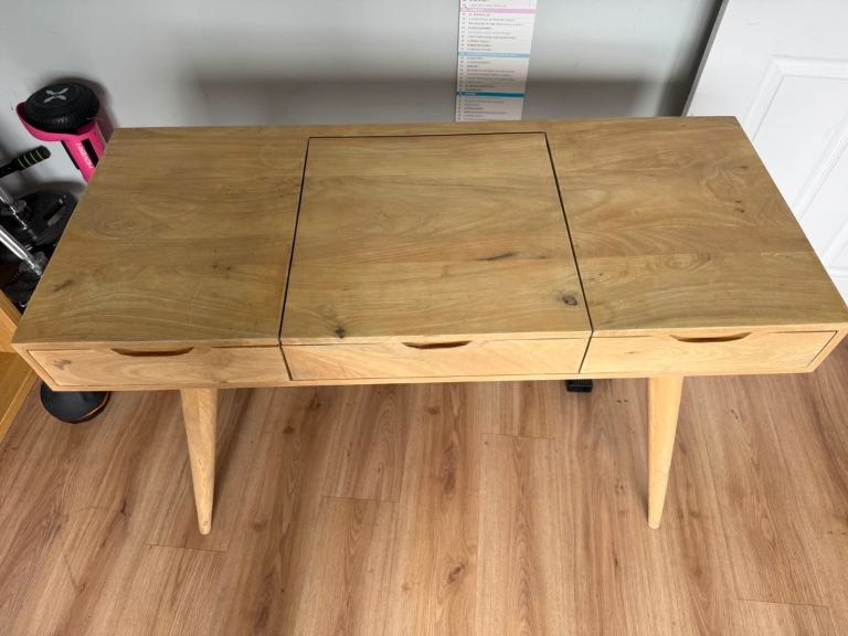 dressing table