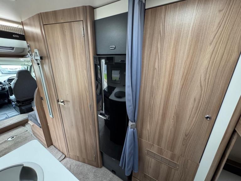 SWIFT ESCAPE 695 - 2017