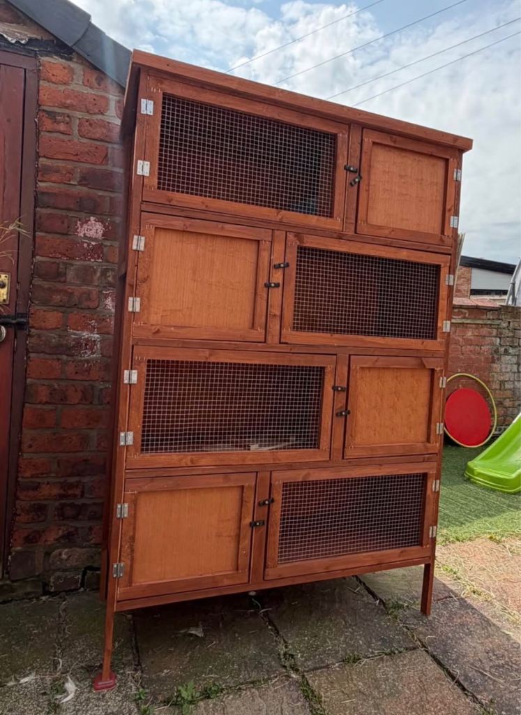 4ft 4 level Rabbit/Guinea pig hutch 