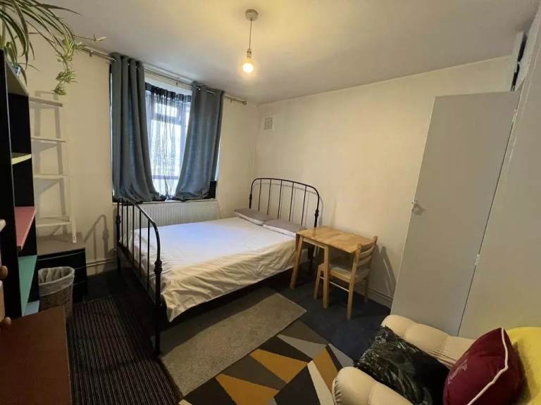  Double Room to Rent in flatshare in White City Estate, White City, W12 7PG - All Bills Included