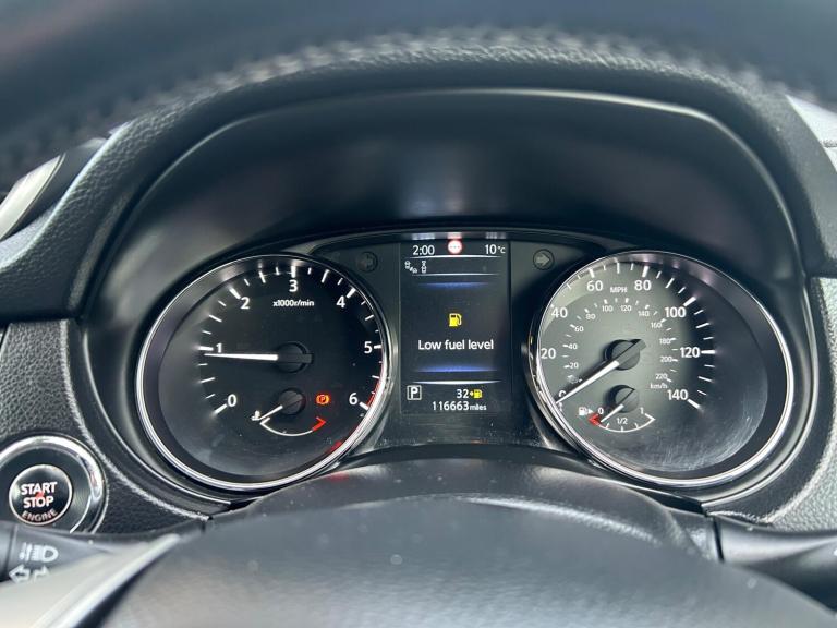 2014 Nissan Qashqai 1.6 dCi Tekna 5dr Xtronic HATCHBACK DIESEL Automatic