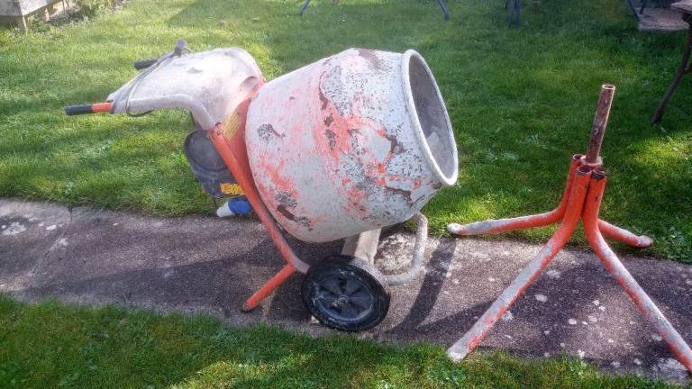 Cement mixer