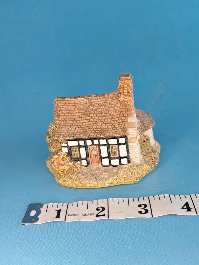 Five Ways Cottage 1989 Lilliput Lane Cottage,hand-painted. Good condition. 