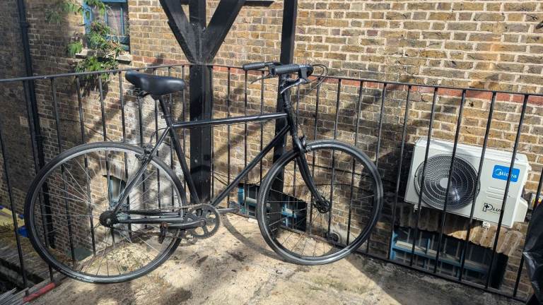 Black City Bike / Commuter Bike – Good Condition