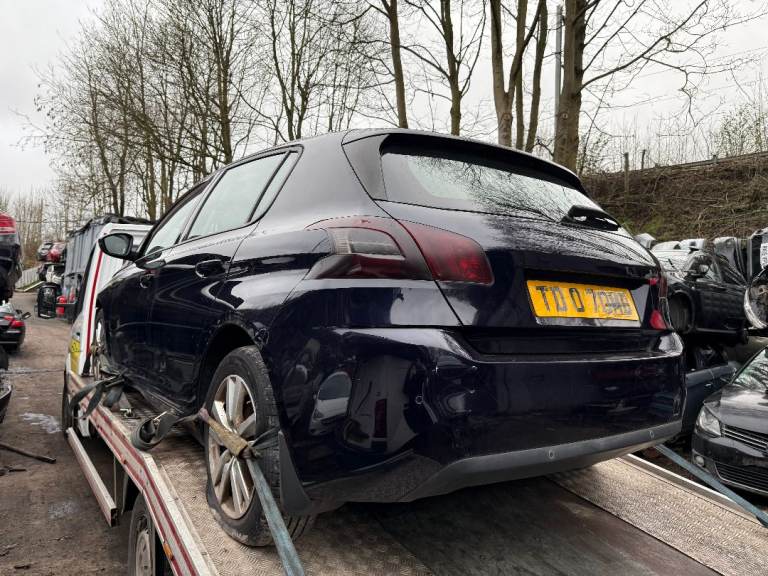 ♻️peugeot 308 black 1.6 diesel 2015  5 door breaking for parts ♻️