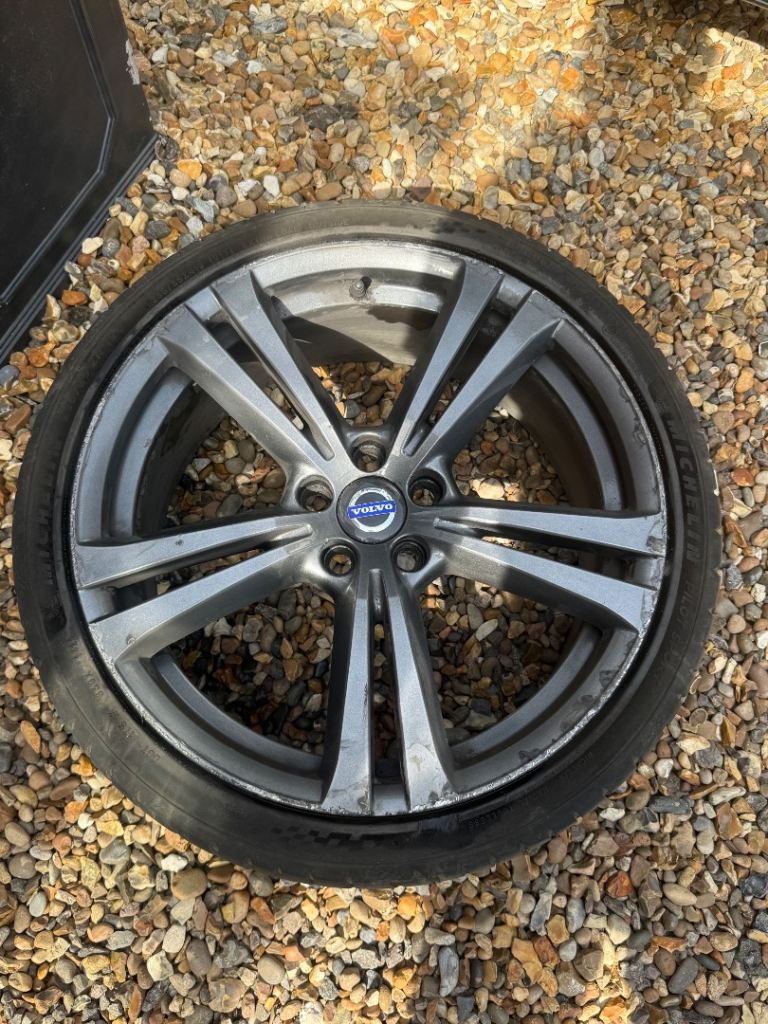 Volvo Artio 19” Alloy wheel with a good Continental Tyre