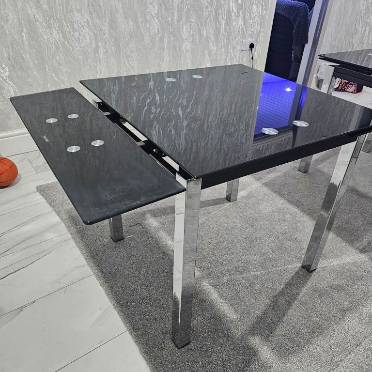 Great Paris Extending Black Glass Dining Table With Chrome Metal Legs