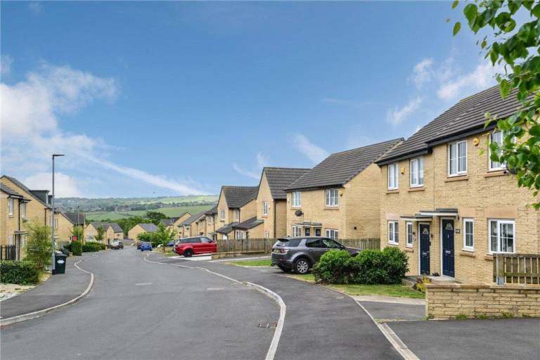 Modern 3 Bedroom House In a Quiet Area