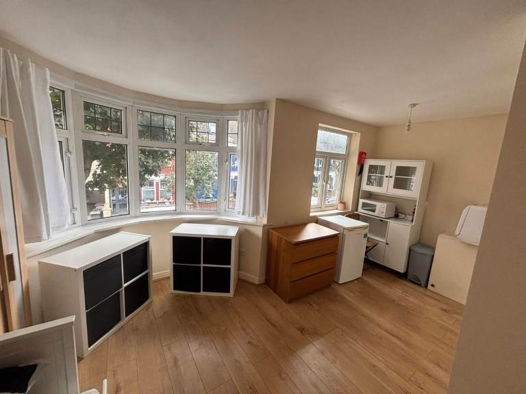 Bright Studio to let in Hornsey/Turnpike Lane 