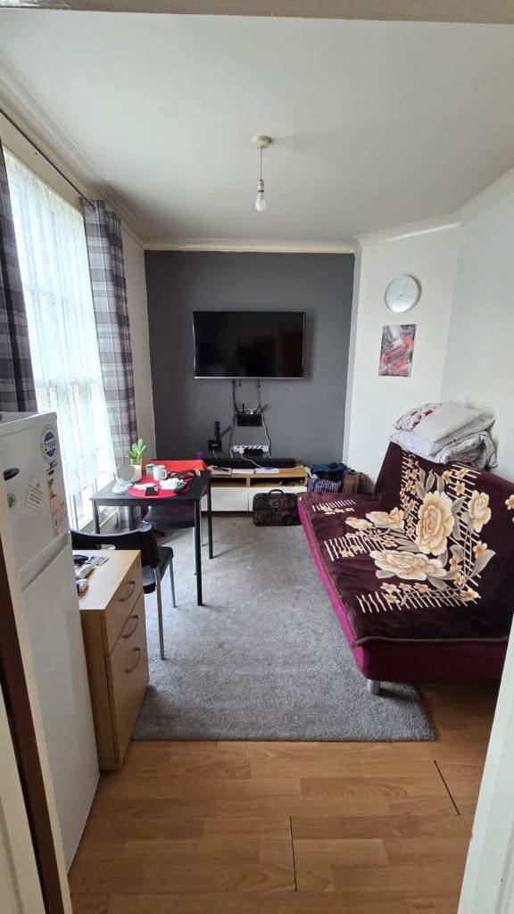 1 Bed Flat - Ocean Village - Water rates included - Available 15th April 2026