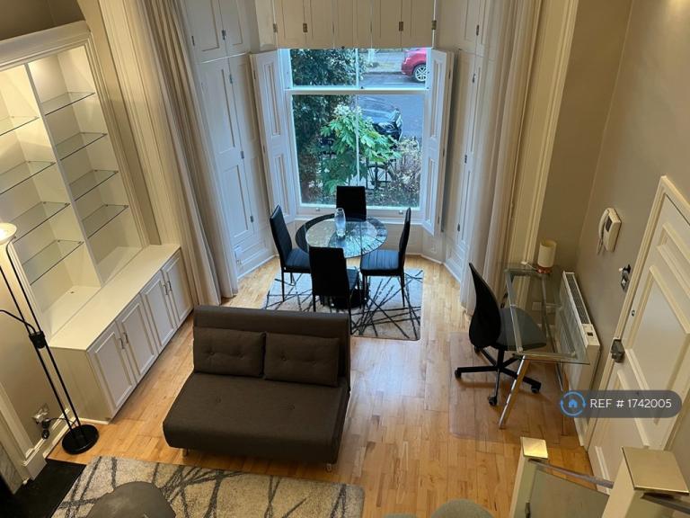 Studio flat in Earls Court, London, SW5 (#1742005)
