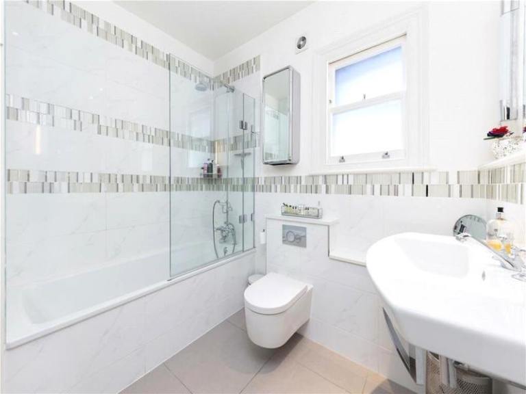  🏚️🌞 SIMPLE ROOM IN TOTTENHAM HALE   🏚️ AVAILABLE