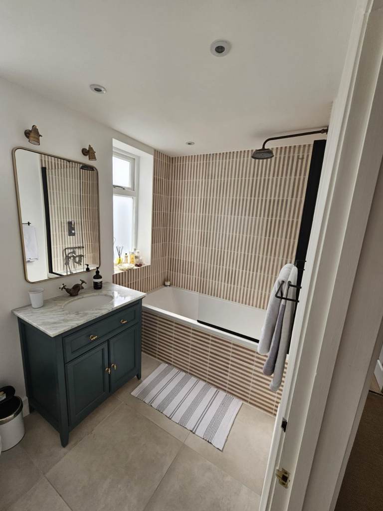 Bathroom & Kitchen Fitter | 20+ Years Experience | Tiling, Flooring & Decorating