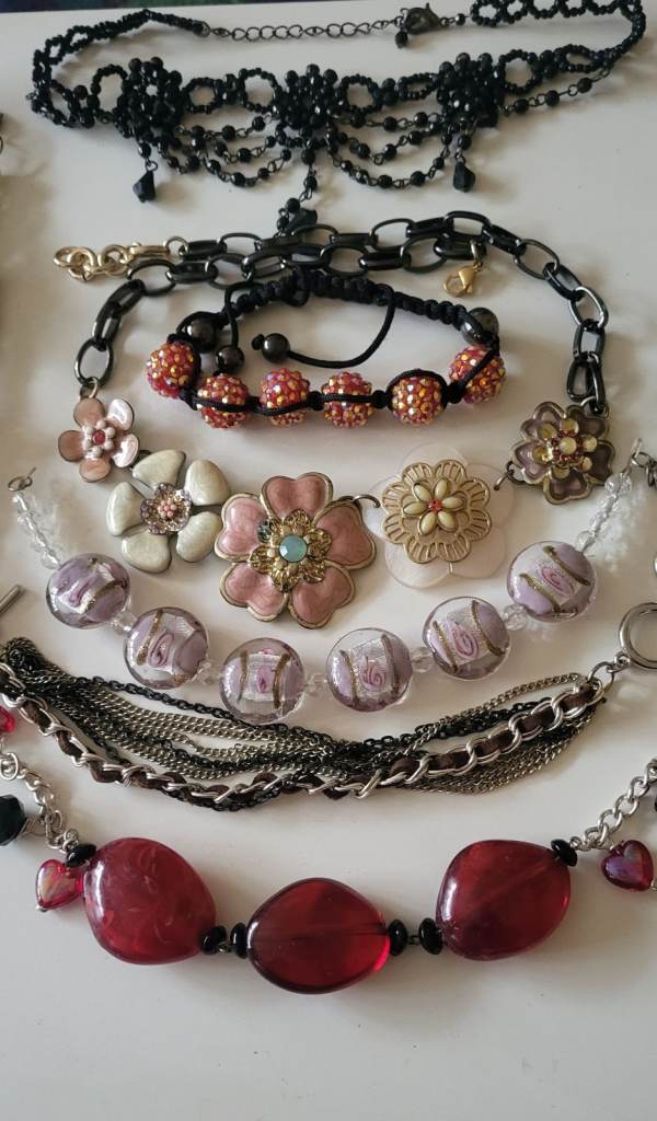 Job lot of jewellery x 5 items