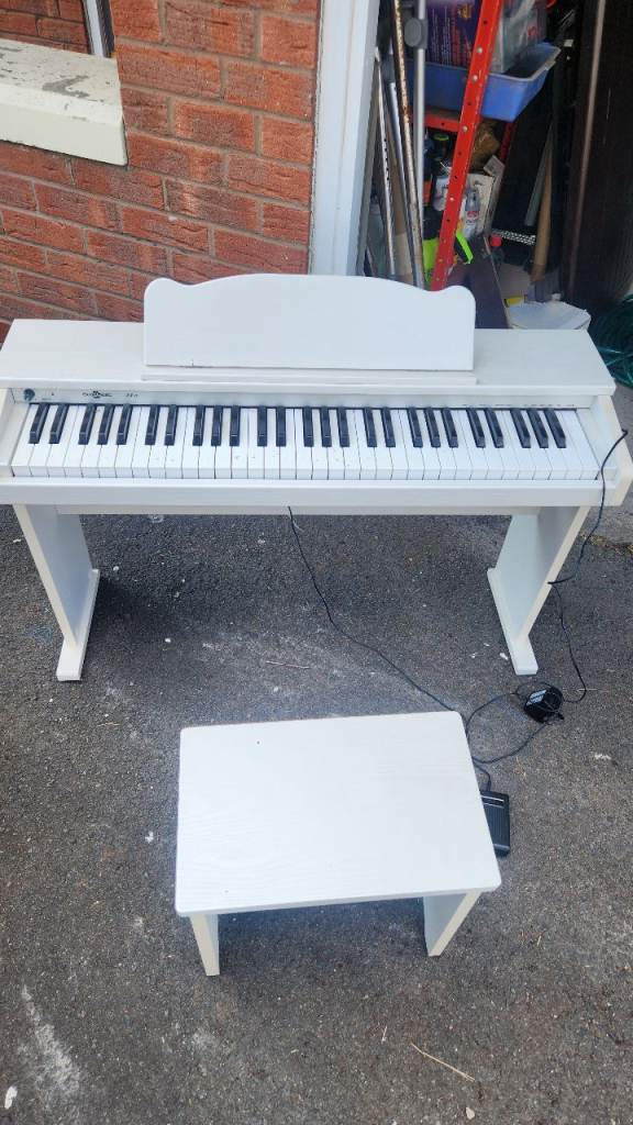 White Gear4music digital piano jdp-1 with stand and seat