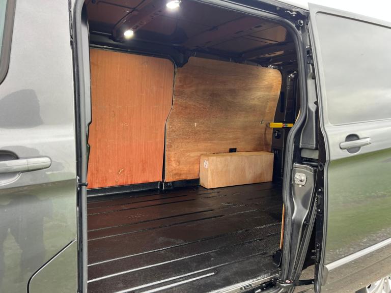 FORD TRANSIT CUSTOM 2.0 Transit Custom Limited Van 300 L2 2.0L EcoBlue 130PS FWD