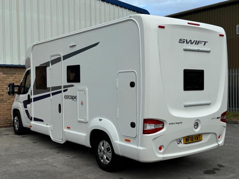 SWIFT ESCAPE 695 - 2017