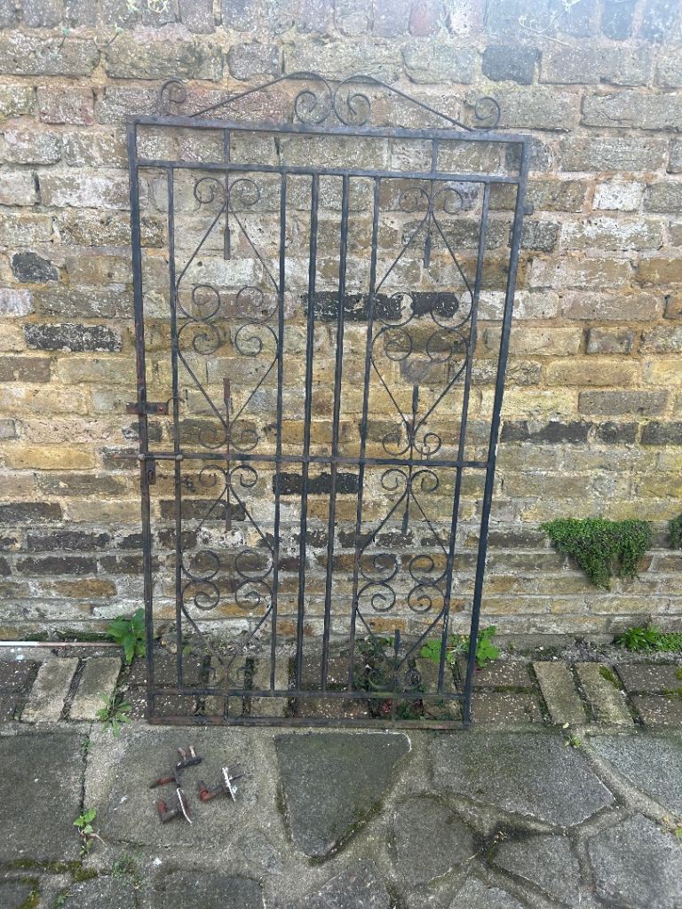 Metal gate 