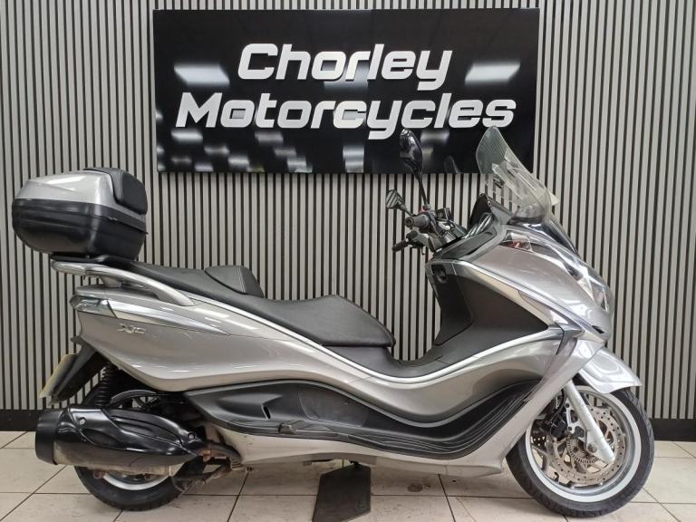 2016 Piaggio X10 scooter 350cc rev and go commuter or delivery