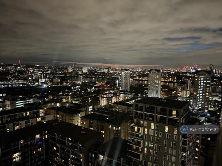 1 bedroom flat in Maine Tower, London, E14 (1 bed) (#2701948)