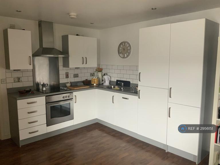 1 bedroom flat in South Quay, Swansea, SA1 (1 bed) (#2956151)