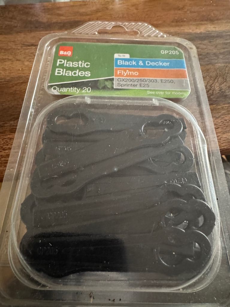 Black &Decker plastic blades for Strimmer