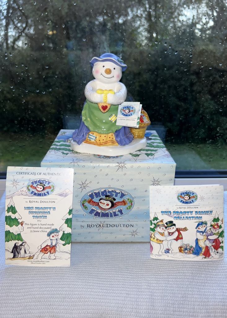 BNBoxedGenuine Royal Doulton Mrs Frosty’s Finishing Touch+Certificate 